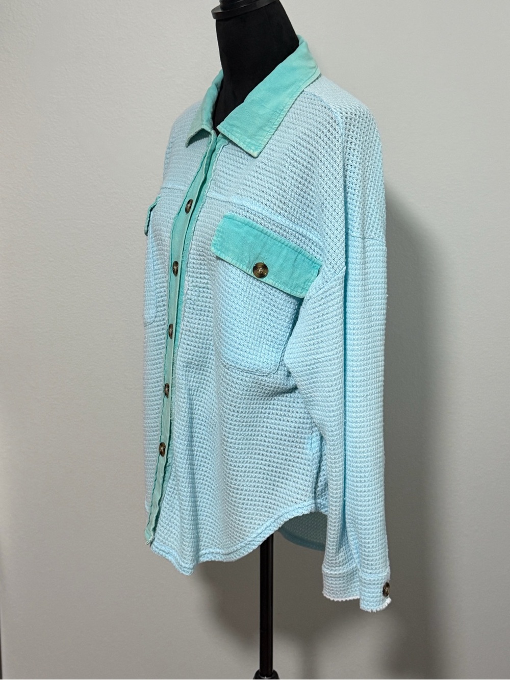 DAVI & DANI Waffle Knit Button Down Shirt - Medium - Picture 3 of 6
